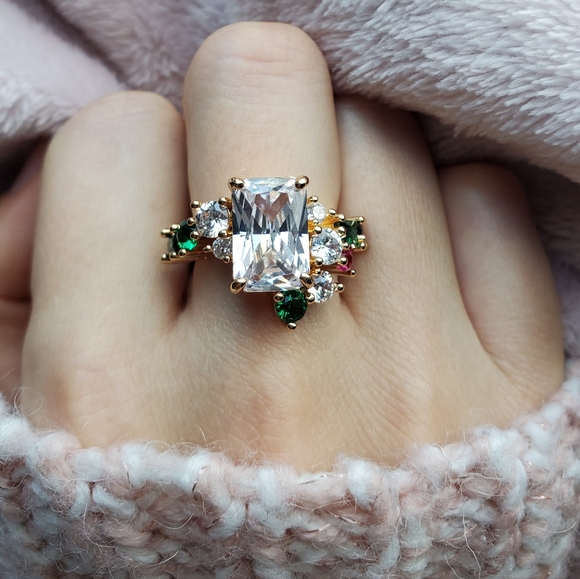 NWT Gorgeous Emerald Cut White Sapphire Ring - Picture 6 of 12